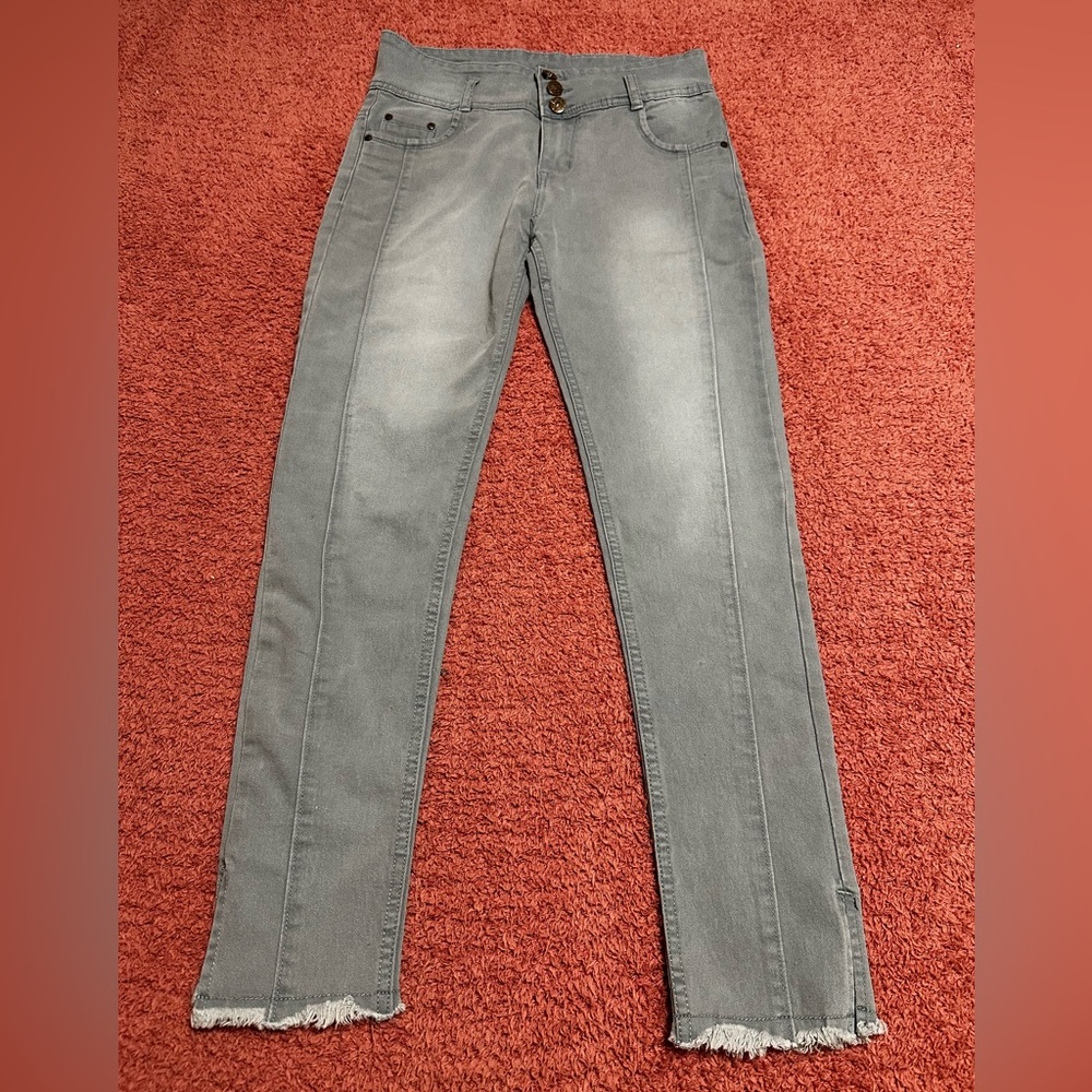 ⭐️ 2/$8 - Women’s Jeans ⭐️